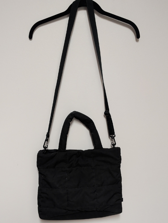GAP Handbags - GAP Black Quilted Crossbody Tote